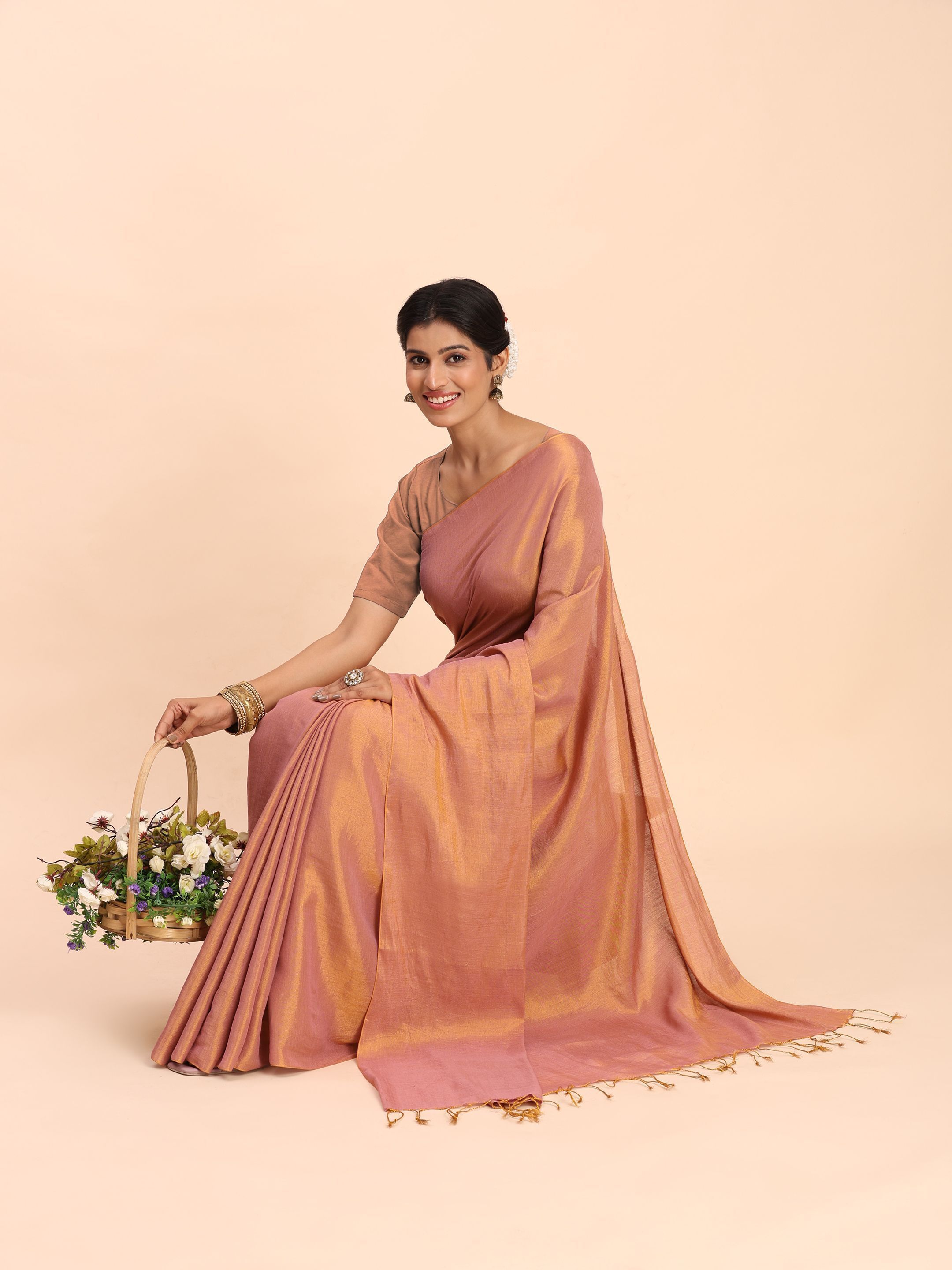 Elegant Rose Gold Dual-Tone Handloom Cotton Tissue Saree